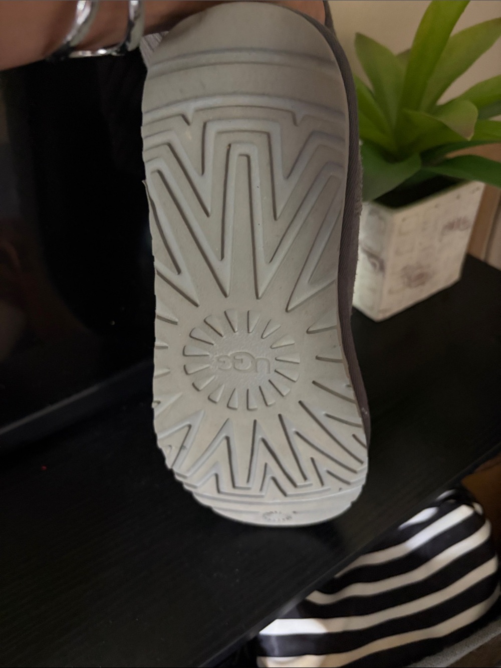 UGG Gray Ribbed Knit Boot Socks with Logo Cuff - Picture 4 of 5